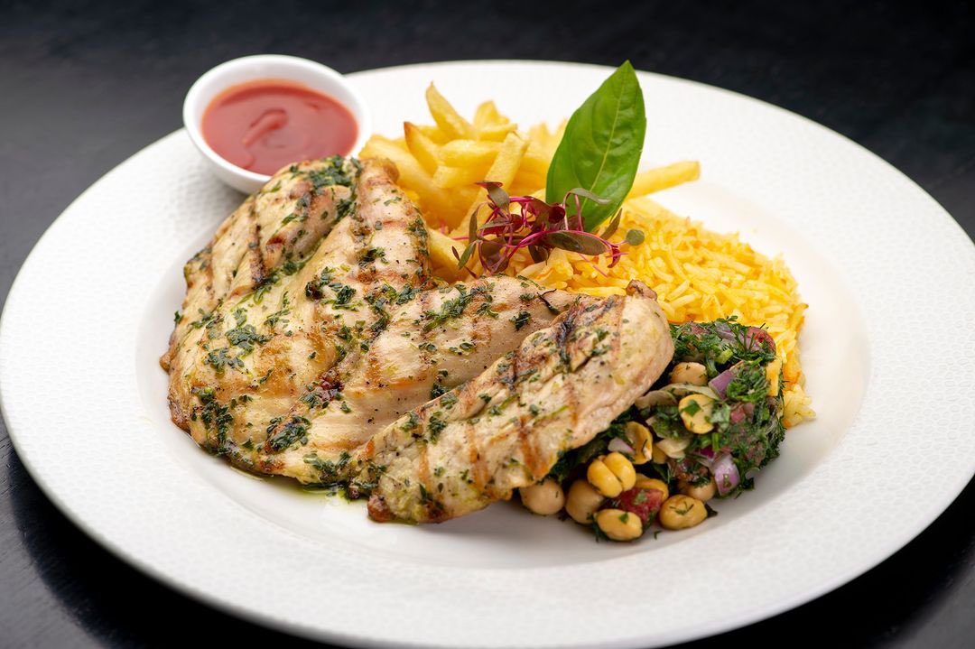 Craving something light but full of flavor? Try our seasoned with fresh spices grilled chicken breast with a fresh salad at Cafesserie Kampala. 🍋🔥 #CafesserieKampala #GrilledGoodness