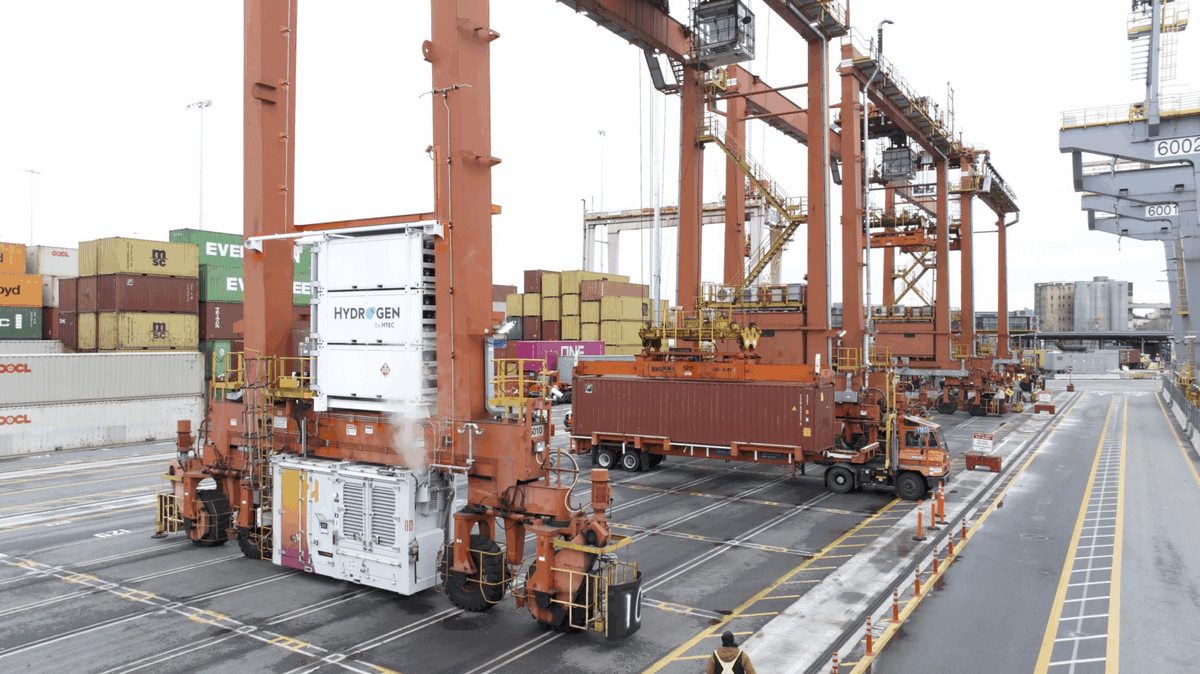 DP World Pilots Hydrogen Fuel Cell Crane At Port of Vancouver - Hydrogen Central hydrogen-central.com/dp-world-pilot…