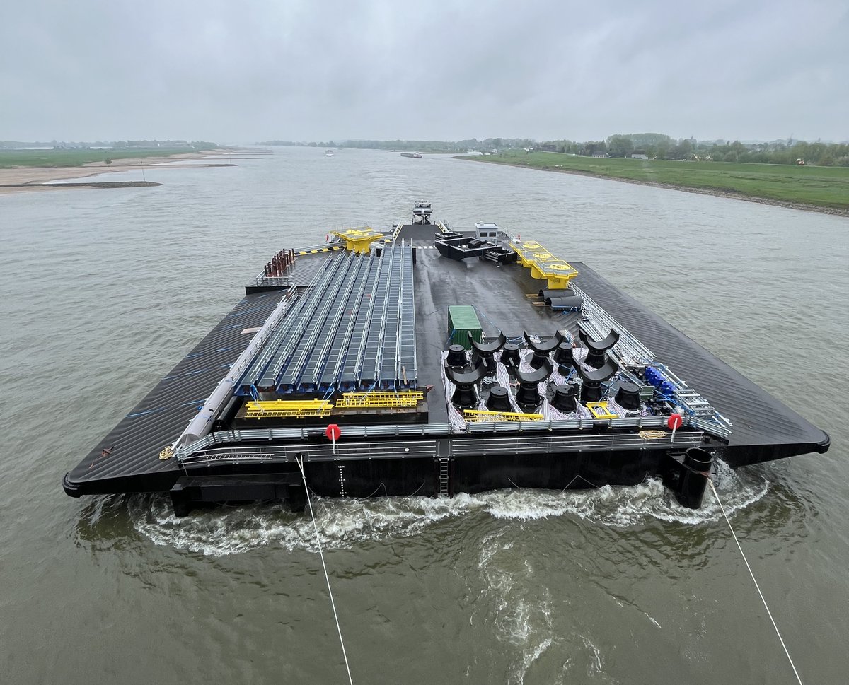 RavesteinRCP's tweet photo. New pontoon for @PeelPorts is on its way to Sheerness. D&amp;B by Ravestein, 75 meters long, 48.5 meters wide.
#Ravestein #RCP #SkyliftMarine #maritime #construction #marine #ports #engineering #transport #logistics #RoRo #Ravelink #civils #deest #maasenwaal #PeelPorts https://t.co/JU1qDu4fMH