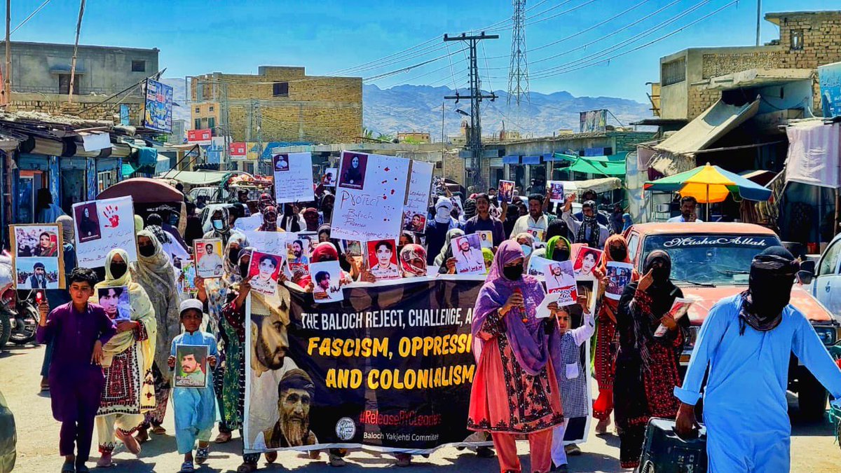 MirHammadkurd's tweet image. Massive and powerful rally held today in Chaghai, Noshki, and Quetta on the call of Baloch Yakhjehti Committee. United voices echoed for justice, rights, and dignity. The Baloch nation stands strong and resilient. #Balochistan #HumanRights #BalochUnity
