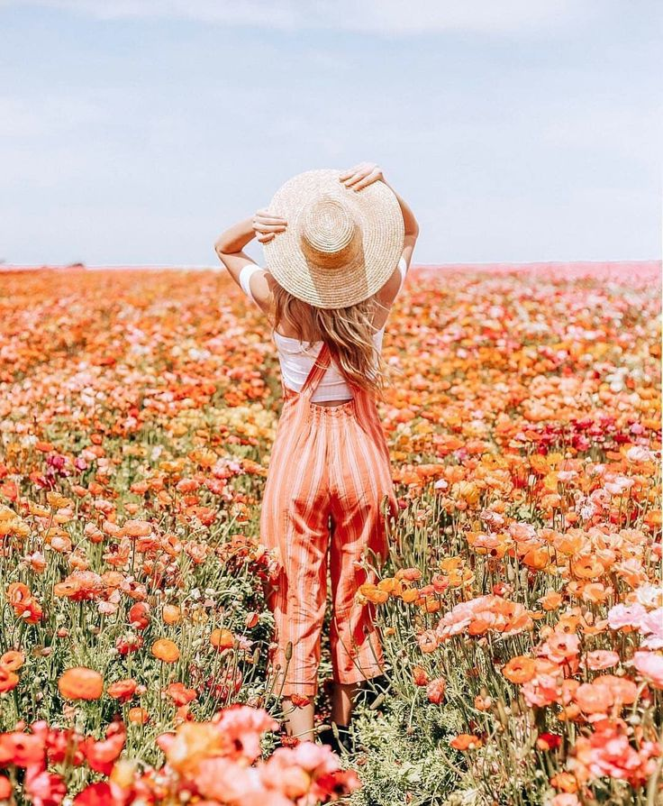 ✨🤍ABUNDANCE OF THE HEART🤍✨

Ex abundantia enim cordis os loquitur!!🌺🌿

With our Beautiful Hearts leading The Way, the definition of Abundance shifts from price/material value  to heart value. Just as this field is overflowing with flowers and life, so to does our world when