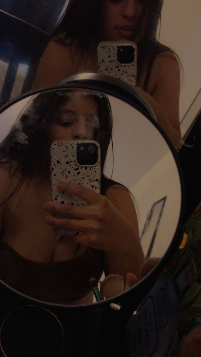 dayreyess2074's tweet photo. I LOOK 👀 SO FREAKING FINE https://t.co/9umKzc3HJc