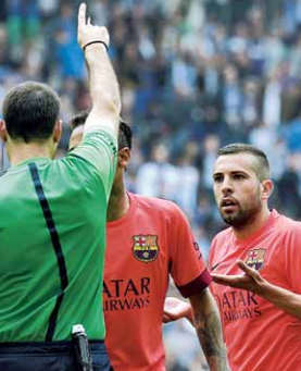Hemeroteca_FCB's tweet photo. 📆 El derbi és blaugrana però el protagonista és.. Mateu Lahoz. Avui fa 🔟 anys el Barça venç 0-2 a Cornellà-El Prat amb gols de Messi i Neymar. El derbi va ser tranquil fins que l'àrbitre va expulsar Jordi Alba i Héctor Moreno per protestar.
#FCBOnthisday #FCBESP #LaLiga https://t.co/AmVVbwWGpf