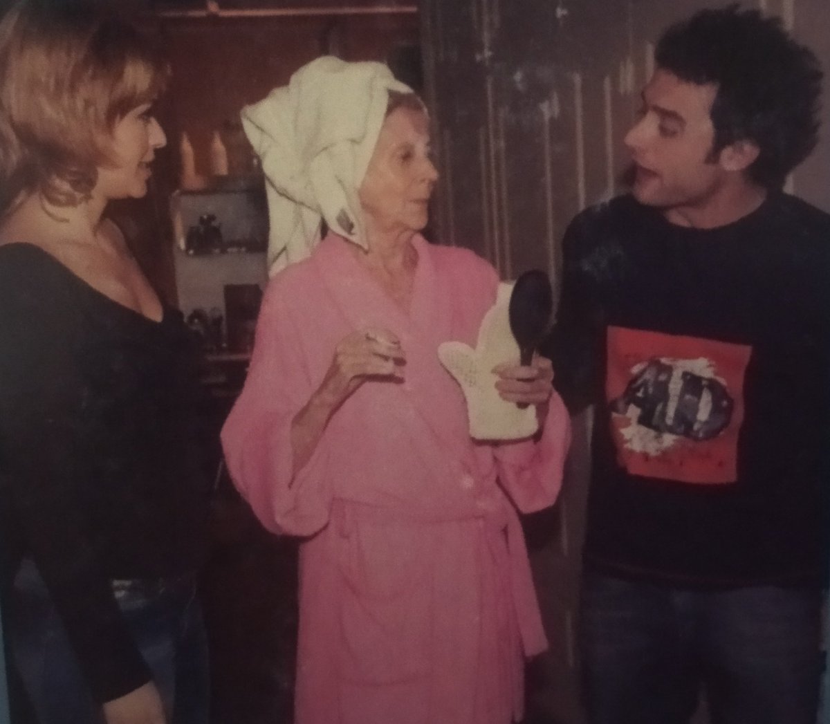 NostalgiaTV4's tweet photo. He cumplido mi fantasía sexual: ducharme con Iñaki Gabilondo. https://t.co/gWGL2gIInh