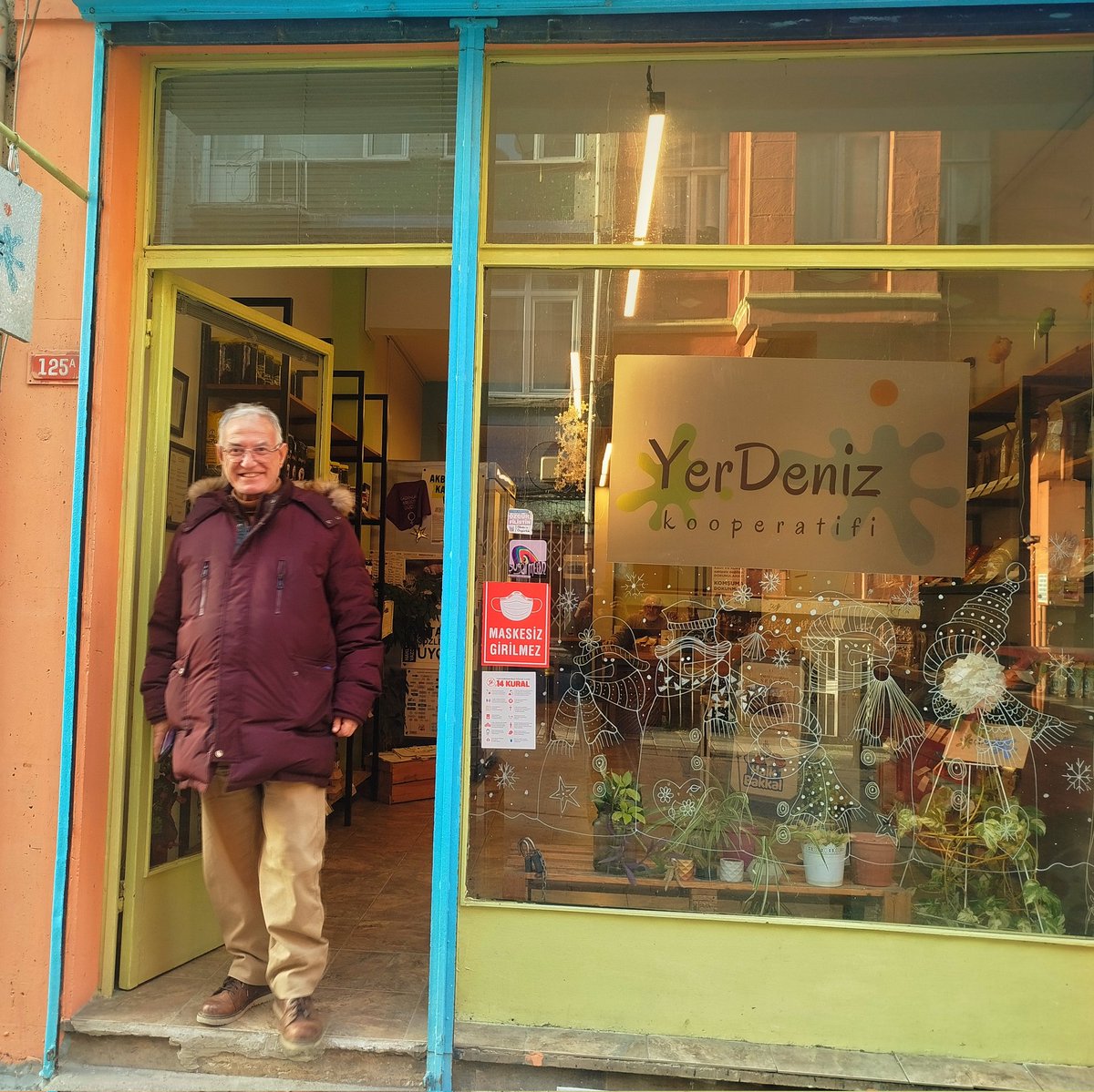 Doğa dostu yöntemlerle üretilmiş temel gıda maddelerine ulaşmak isteyenlerin kooperatifi YerDeniz...Siz de tüketici olmaktan çıkıp yarı üretici olmak isterseniz bekleriz. 💚💙

#yerdenizkoop
#kooperatifçilik #kooperatif  #dayanışma #gıdaegemenliği #yaşamıbirlikteörgütlüyoruz