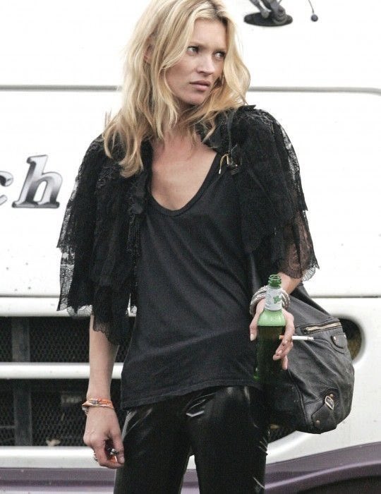 Sar (@sarentries) on Twitter photo 