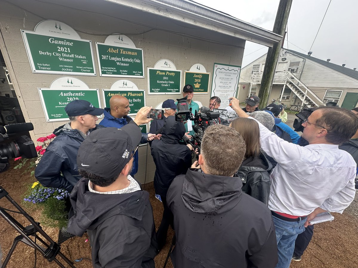 Bob Baffert brought quite the media contingency out with him #KentuckyDerby