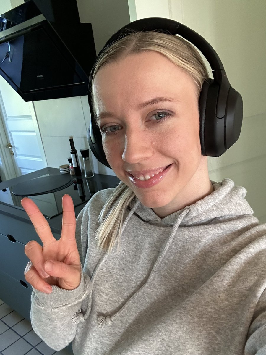 MissCinnabear's tweet image. In 2025 I decided to start my own business. I’m building @Vdooapp. I have never been happier 😄