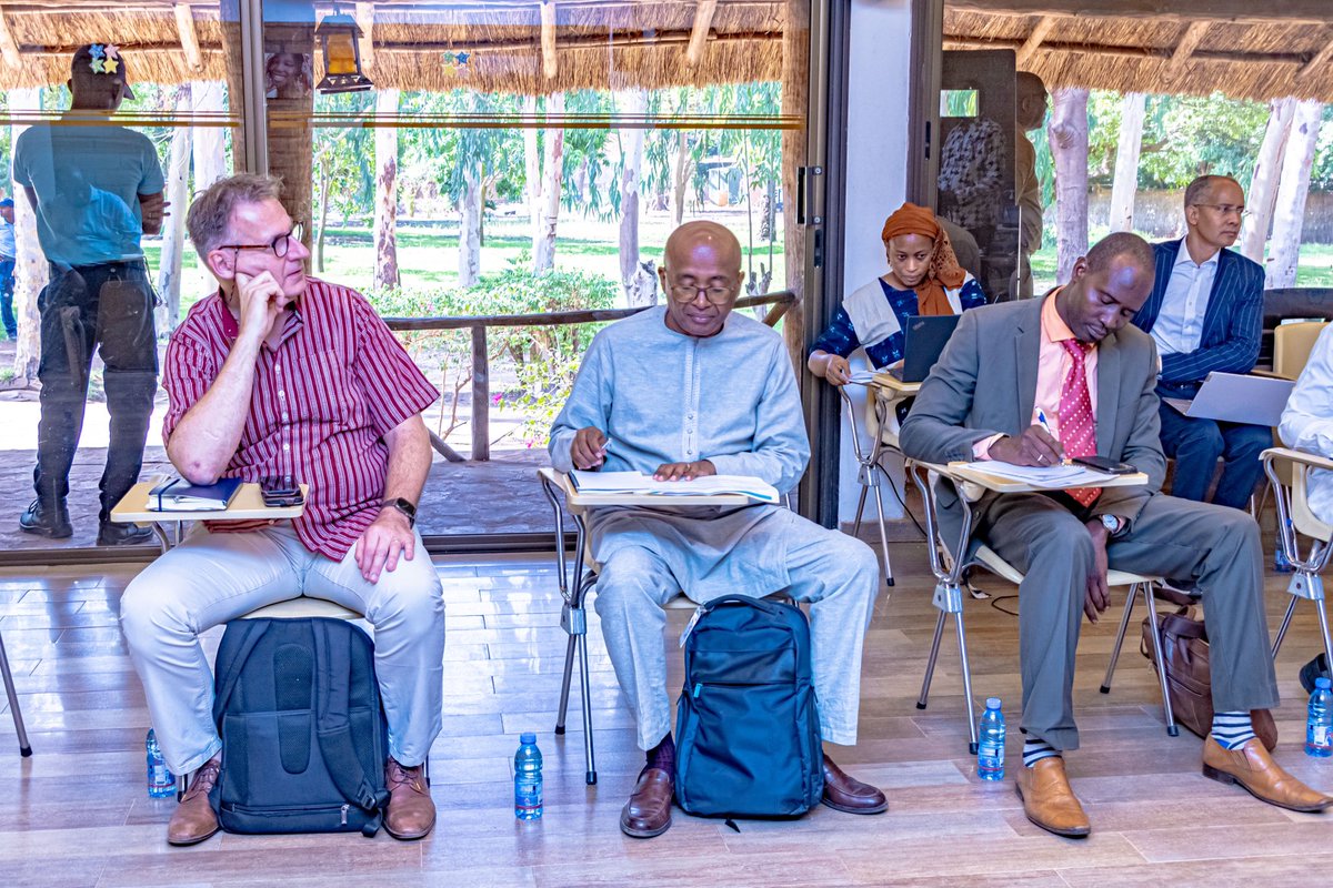 onu_mali's tweet photo. Le Secrétaire général du @MALIMAECI a partagé la vision du Mali avec l’équipe pays de l’@onu_mali, appelant à une collaboration renforcée. 
Des pistes innovantes sont à explorer pour plus d’impact dans un contexte de rareté des ressources. #UNMali #Coopération https://t.co/b5RNNy0dMu