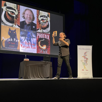 ChildrensBkShow's tweet image. 📣 Bookings for our autumn programme open ONE WEEK today! We have an awesome line up for you this year, featuring some exceptional authors and illustrators. Take a sneak peek on our website and get ready to book next Friday 2 May 👉 bit.ly/4jtCtEi #TheChildrensBookshow