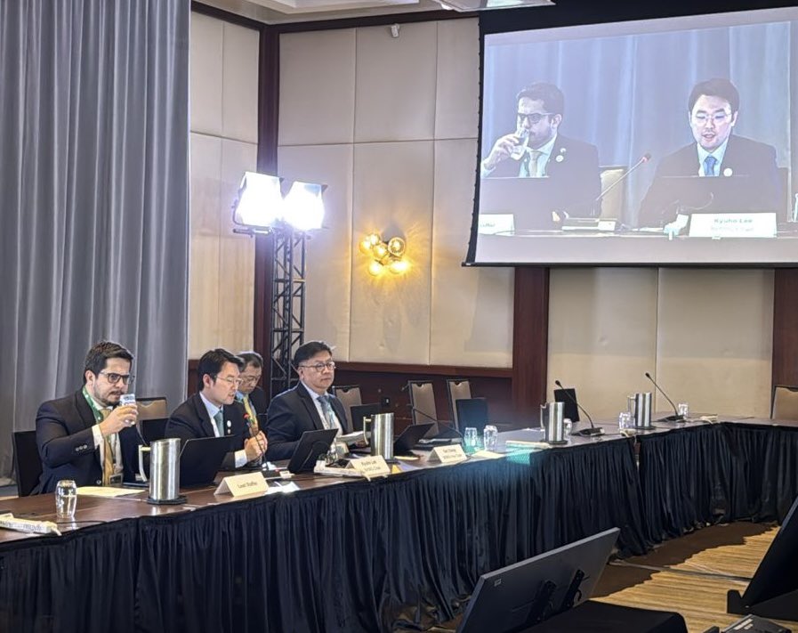 APECBiz's tweet image. Bio and Healthcare Working Group Chair Kyu Ho Lee, of ABAC Korea, presides over the group in discussing issues relating to facilitating the development and use of new medical innovations and technology to enhance inclusive health care security particularly given the aging and…