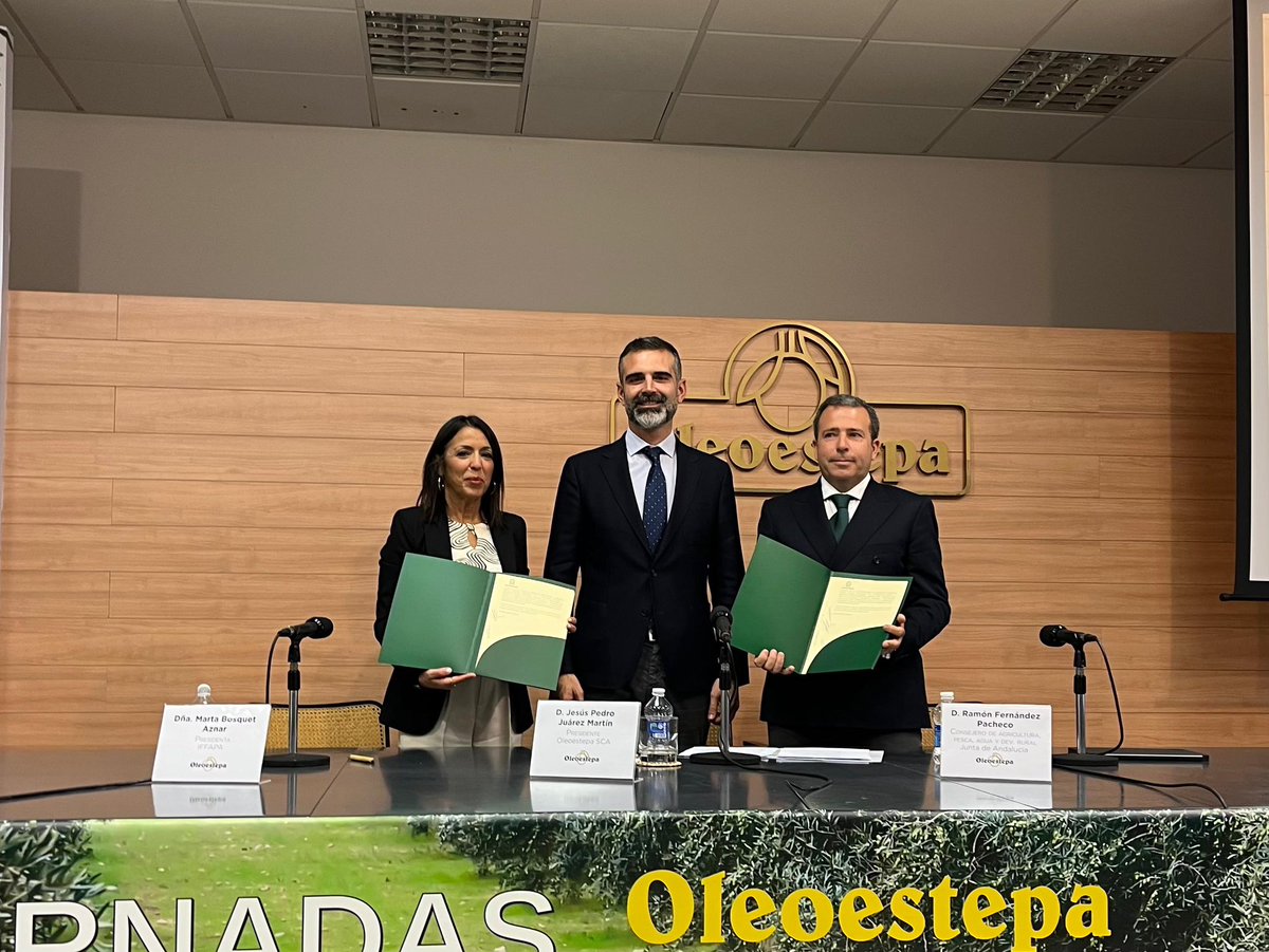 Hoy he tenido el honor de presidir la firma de un convenio clave entre <a href="/IfapaJunta/">IFAPA</a> y <a href="/oleoestepa/">Oleoestepa</a> para la creación de un parque multivarietal de #olivo en #Andalucía. 

Este proyecto nos permitirá poner en valor la increíble diversidad de variedades que tenemos en nuestra tierra.