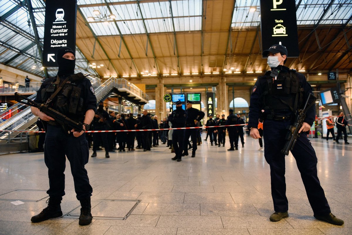 Frontieresmedia's tweet image. Attaque au couteau à la gare du Nord qui avait fait 6 blessés en 2023 : l’assaillant algerien a été déclaré IRRESPONSABLE PÉNALEMENT. (@F_Desouche)