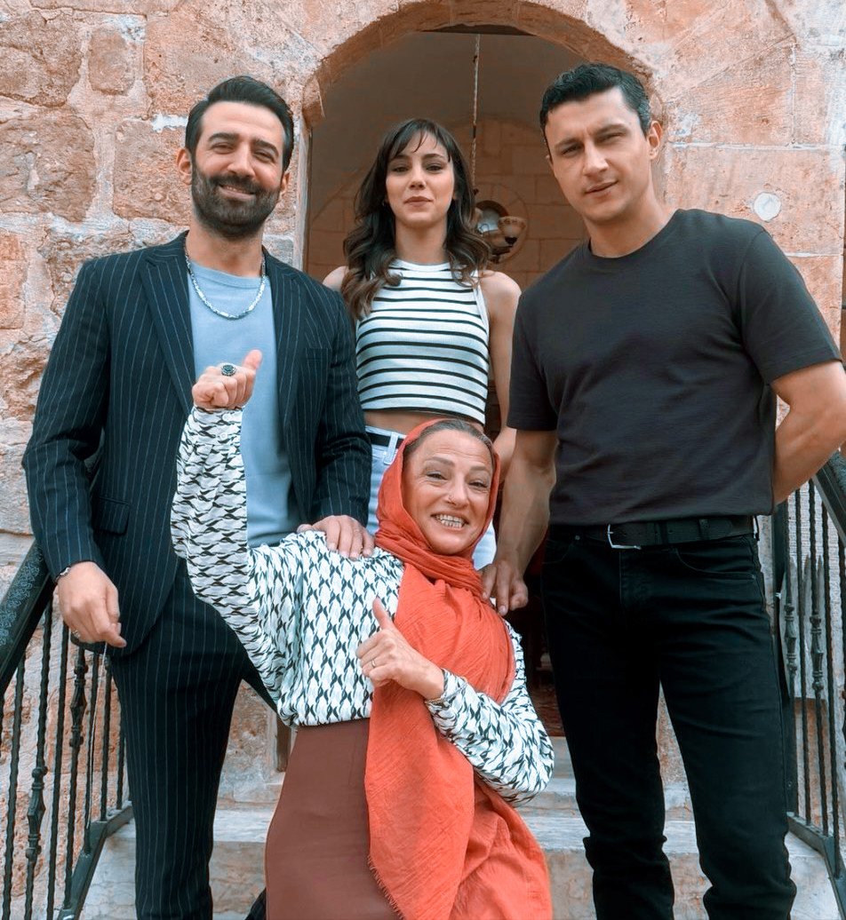 Baybars ailesi 🔥                   Albora ailesi ✨ 

#DemZer • #UzakŞehir