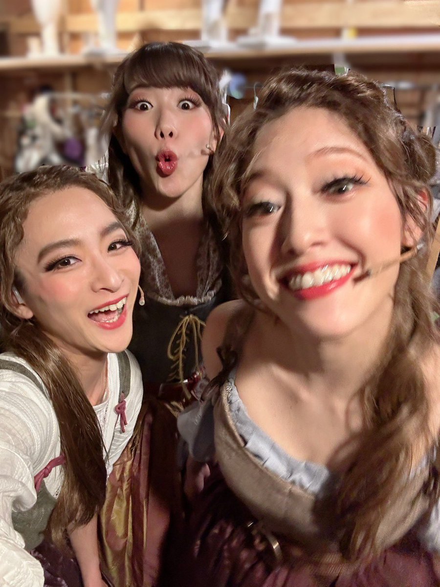 #1789toho 
気付けば明日からラストクール🌿
いつかの聖奈ちゃんとちっち💜🧡

聖奈ちゃんの携帯で写真撮る時はじっとしてられなくてほとんどブレます🫨
聖奈ちゃんとよく間違えられるのですが
内心嬉しいと思ってます🫶🏻