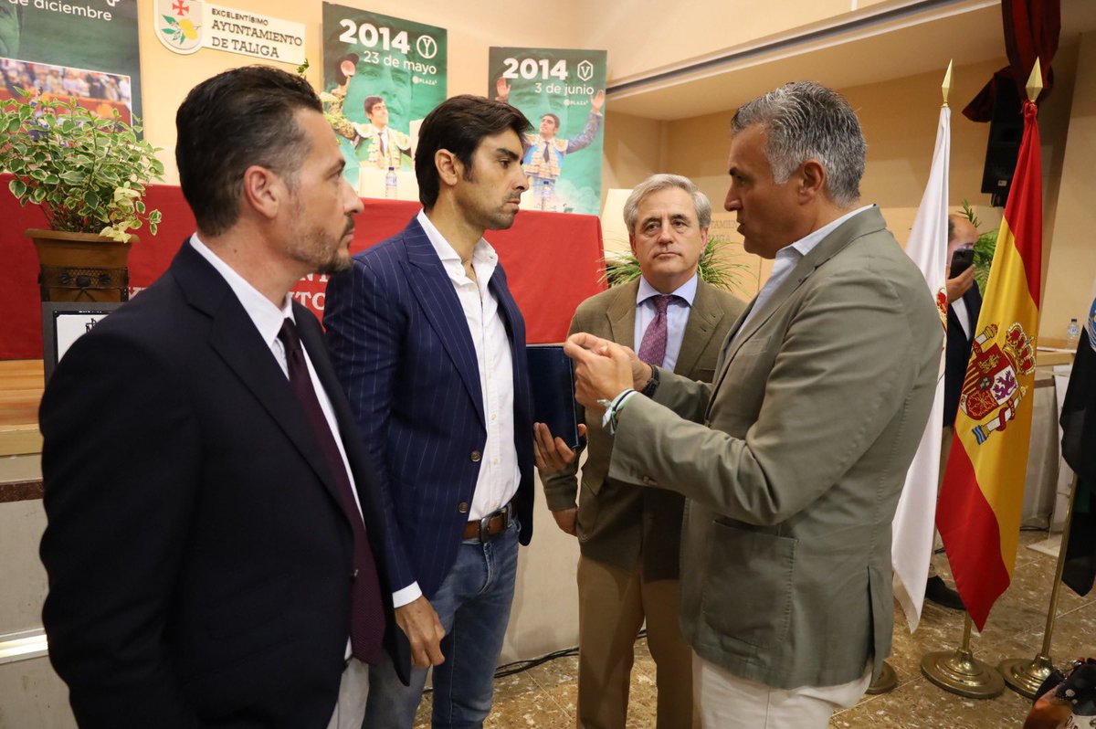 jmballestero's tweet photo. Feria del #Toro y la #Dehesa de #Taliga.
El campo es la gran despensa del mundo.
El campo sin la ciudad ha existido siempre… las ciudades sin el campo no puede existir. https://t.co/499m7CM7yG