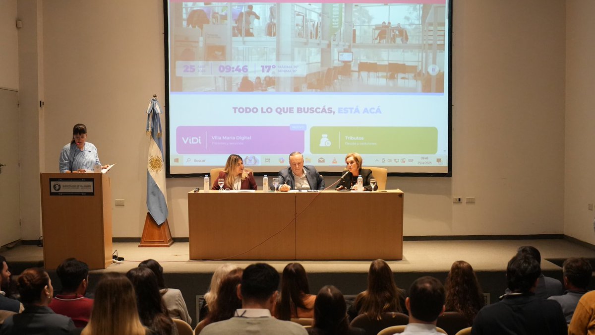 munivillamaria's tweet photo. #Ahora | El intendente @accastelloedu encabeza el acto de apertura del Encuentro Internacional "Educación e Innovación: Estrategias desde lo local", junto a referentes educativos de 18 ciudades del país y de Brasil, en el marco de la Feria Educativa "Conectando Saberes". https://t.co/L9lUL5p44m