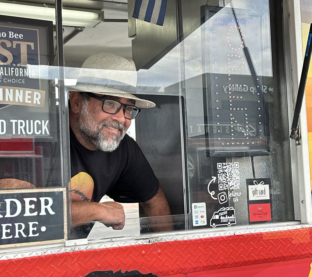 fresnoland's tweet image. ‘I missed my mom’s cooking.’ Family roots run deep at Fresno’s only Cuban food truck fresnoland.org/2025/04/25/hav…