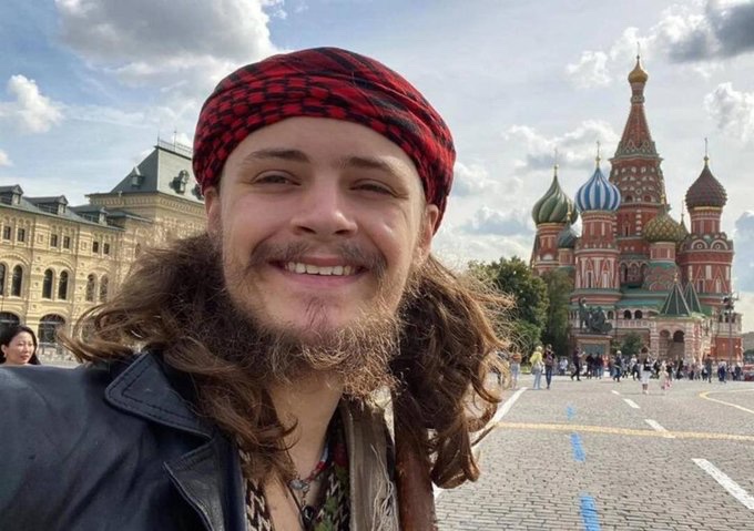 YourAnonCentral's tweet image. Michael Gloss, the son of the CIA Deputy Director for Digital Innovations, Julian Gloss, was killed while helping Russia invade Ukraine.

Michael turned into a tankie and swallowed online hammer and sickle propaganda, leading him to die on behalf of the fascist right wing Russian…