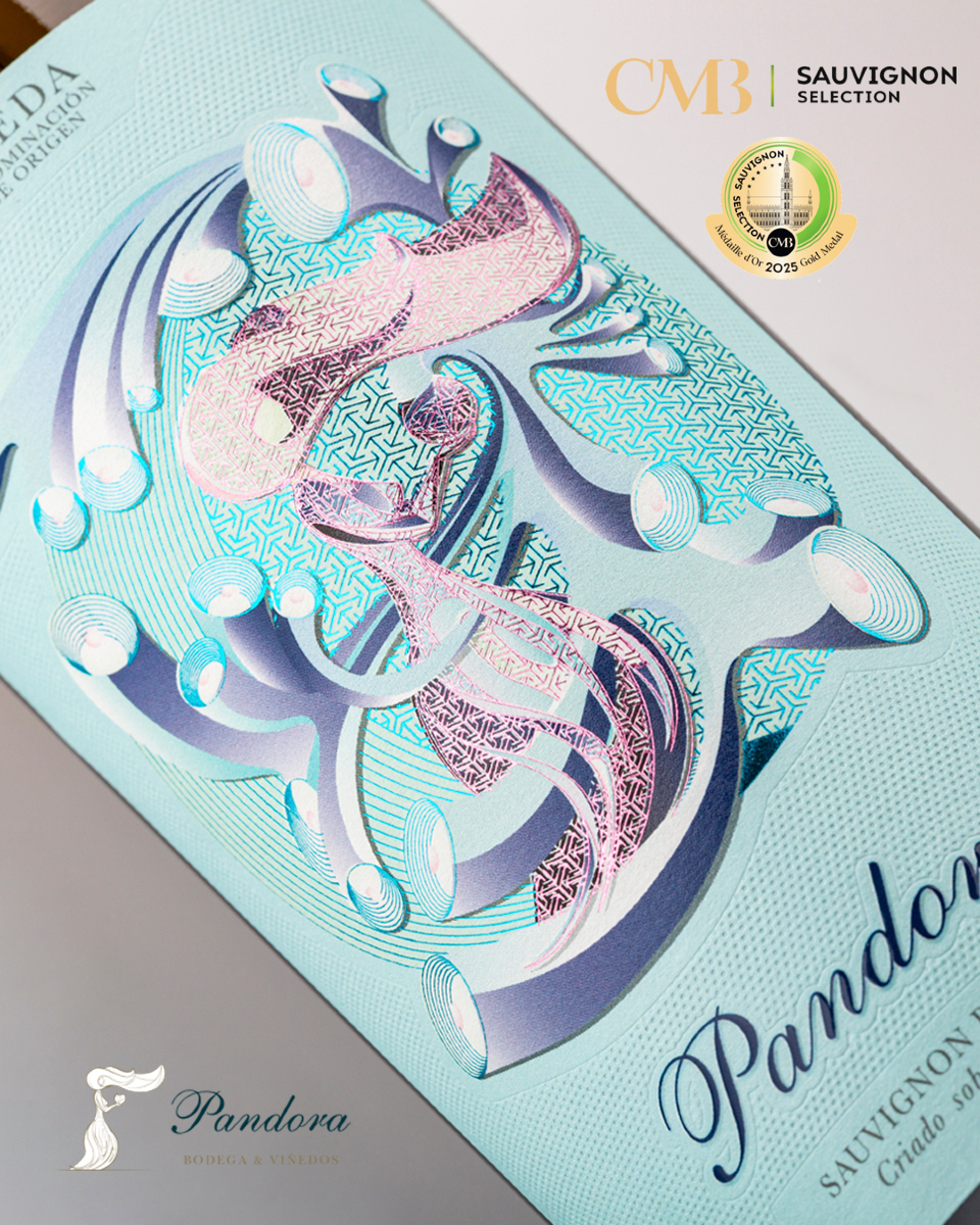 BodegasPandora's tweet photo. 🥇 ¡Oro en Bruselas para Pandora Sauvignon Blanc Sobre Lías! 🩵
Un reconocimiento internacional que nos emociona especialmente porque... ✨ ¡somos el único Sauvignon Blanc español premiado con Medalla de Oro!
@DORueda #pandora #sauvignon https://t.co/y2lsS6DZLI
