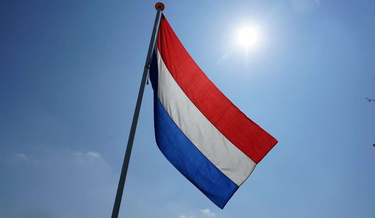 Oranje boven, oranje boven, leve de Ko-o-ning en Maxima, hier in Castricum.  <a href="/BuienRadarNL/">Buienradar</a> <a href="/jordiweerman/">Jordi Huirne</a> <a href="/onwukaa/">Amara Onwuka</a> <a href="/WilliamHuizinga/">William Huizinga</a> <a href="/mrmiddendorp/">Maurice Middendorp</a> <a href="/weermanrobert/">➡️ Robert de Vries</a> <a href="/nicolienkroon/">nicolienkroon</a> <a href="/marjondehond/">Marjon de Hond</a>