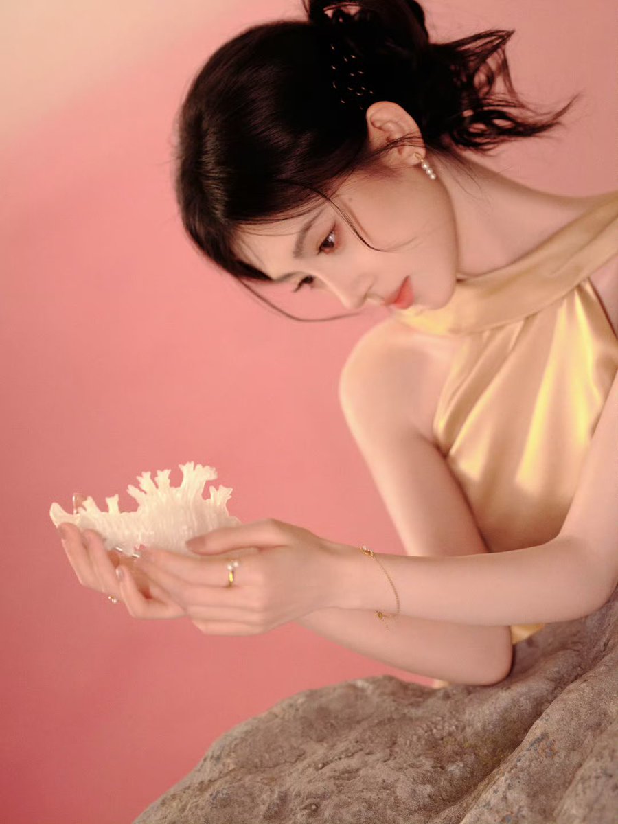 jujingyishunxi's tweet photo. กรี๊ดดดดดด จวีจิ้งอีสวยมากกกกกกก แพงทุกกระเบียดนิ้ว https://t.co/caMjReaklm
