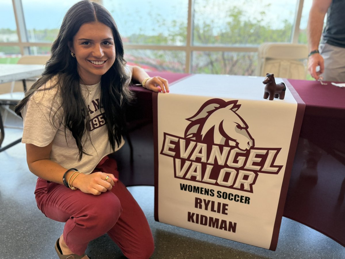 Excited to officially welcome Rylie Kidman from Hebron, Kentucky to the EUWSOC family as she signed her letter of intent yesterday. Looking forward to sharing this journey with you Rylie!! #servecarecouragecommit