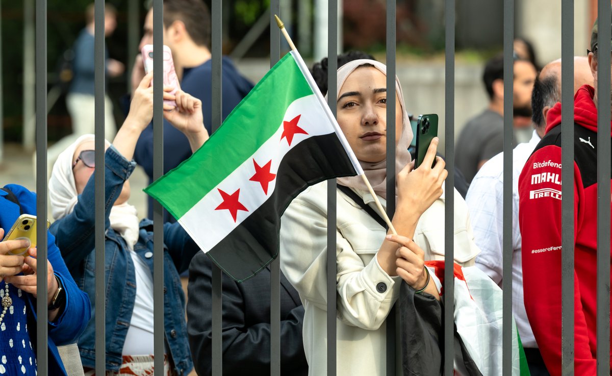 أخبار الأمم المتحدة (@unnewsarabic) on Twitter photo رفع العلم السوري ذي النجمات الثلاث في المقر الدائم للأمم المتحدة في نيويورك، بحضور وزير الخارجية السوري أسعد الشيباني والمبعوث الأممي إلى سوريا غير بيدرسون.
الصور: UN Photo
<a href="/UN_Photo/">United Nations Photo</a> رفع العلم السوري ذي النجمات الثلاث في المقر الدائم للأمم المتحدة في نيويورك، بحضور وزير الخارجية السوري أسعد الشيباني والمبعوث الأممي إلى سوريا غير بيدرسون.
الصور: UN Photo
<a href="/UN_Photo/">United Nations Photo</a>