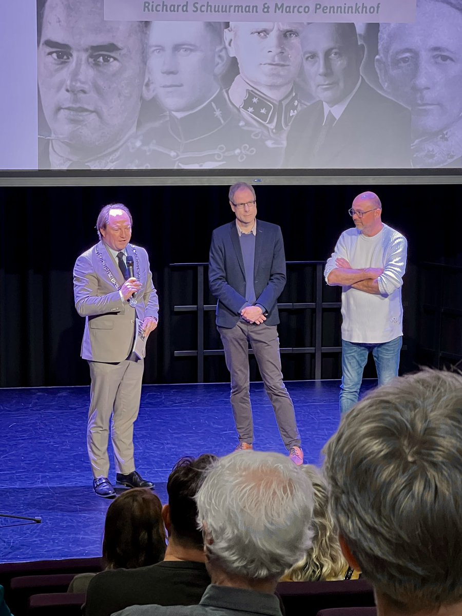 Indrukwekkende boekpresentatie door Richard Schuurman en <a href="/steekaan/">Marco Penninkhof</a> Marco Penninkhof over de ‘Gezichten van Verzetswijk Almere’. 

In het boek krijgen twintig verzetsmannen en -vrouwen tachtig jaar na de bevrijding weer een gezicht en een verhaal.