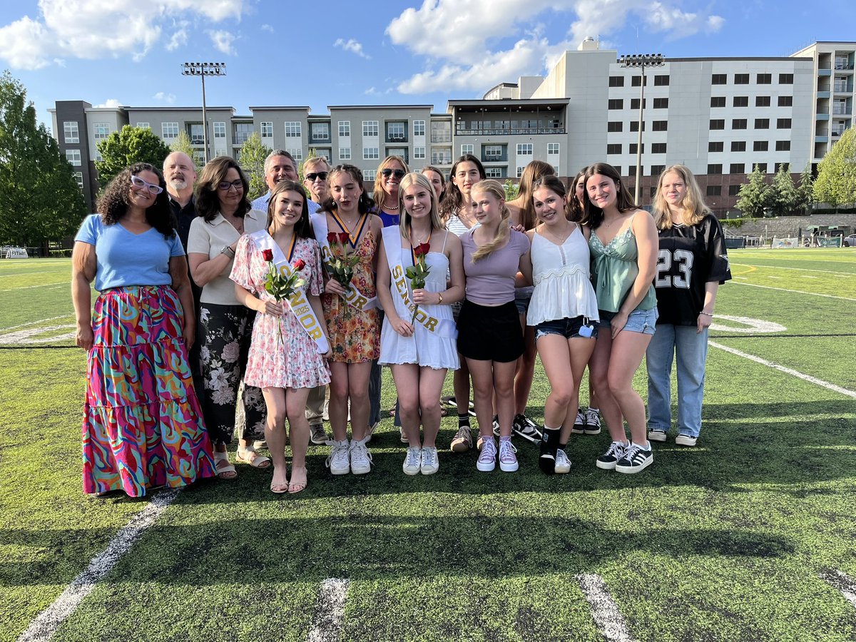 DecaturBulldogs's tweet image. A special night celebrating our three amazing Gymnastics seniors!

Their hard work and spirit have shaped the heart of this team. Huge shoutout to their teammates for showing up with homemade portraits and big Bulldog energy! #GoBulldogs