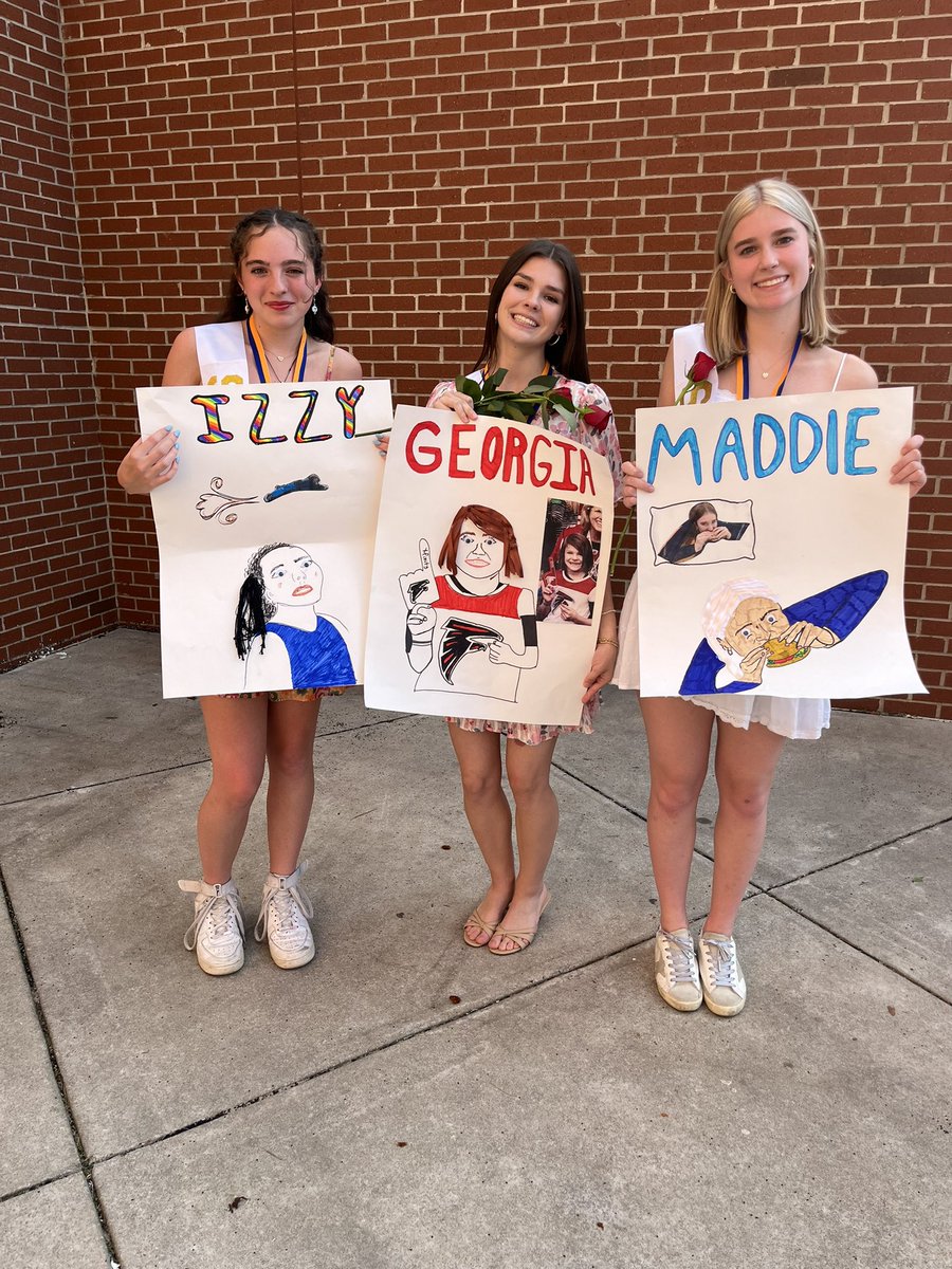 DecaturBulldogs's tweet image. A special night celebrating our three amazing Gymnastics seniors!

Their hard work and spirit have shaped the heart of this team. Huge shoutout to their teammates for showing up with homemade portraits and big Bulldog energy! #GoBulldogs