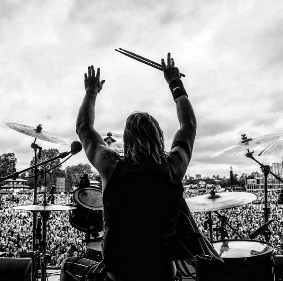10 thunderous years of Rufus Tiger Taylor!

It was this very week in 2015 that our man with the mane leapt behind the kit and completed The Darkness. A decade later, he's still pounding skins &amp; looking unfairly good doing it.

To the rhythm machine, we salute you.