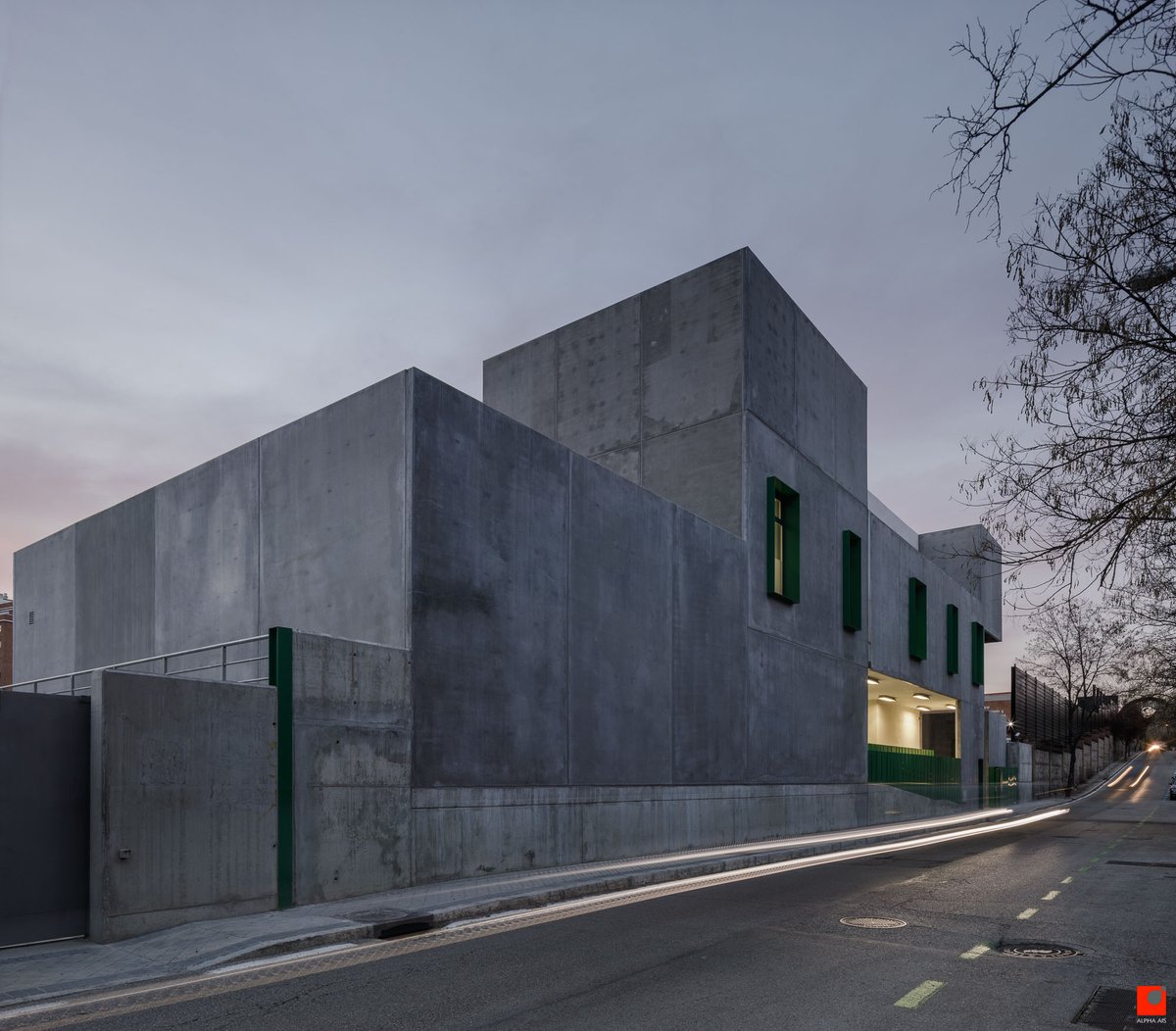 Edificio técnico de Chamartín, construido por Alpha-AIS para la línea de alta velocidad Chamartín-Torrejón de Velasco

 Chamartín technical building, built by Alpha-AIS for the Chamartín-Torrejón de Velasco high-speed line.

Photo <a href="/fernando_alda/">Fernando Alda</a> 

#architecture #adif #Madrid