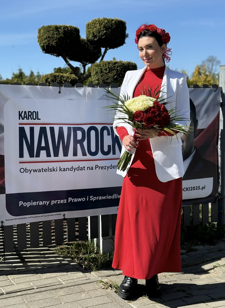 PauliRogali's tweet photo. #KobietyZaNawrockim  🇵🇱♥️ https://t.co/snz4ofPQZV