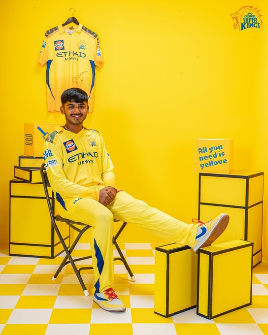 Akaran_1's tweet photo. ⌛ THE FUTURE OF CSK ⌛

- Young Ayush Mhatre spotted during CSK’s photoshoot ahead of the big clash vs SRH! 💛

#AyushMhatre #CSKFuture #WhistlePodu #CSKvsSRH #IPL2025 #ThalaLegacy #SuperKings https://t.co/2mnsEZLUKC