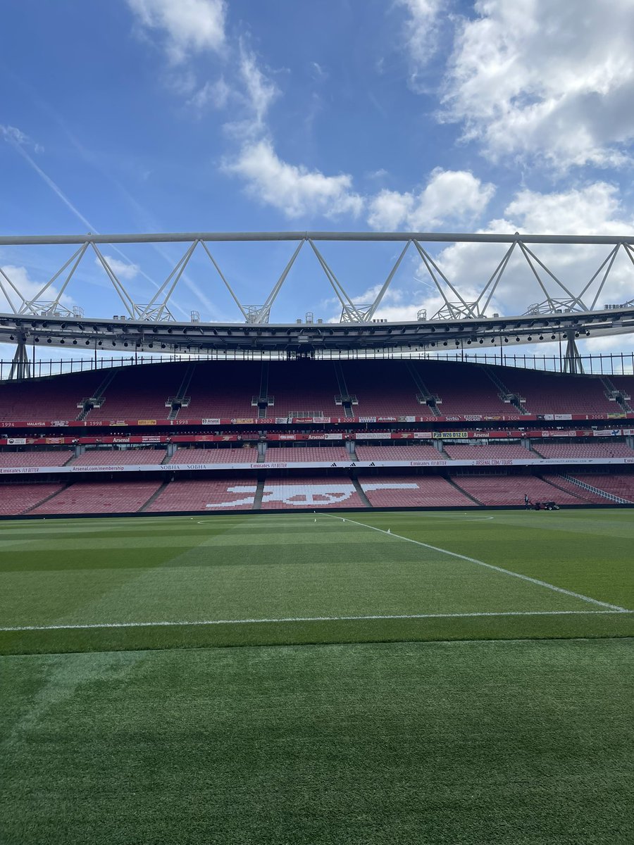 saraxafc's tweet image. We made it to the Emirates Stadium today. The most beautiful stadium for the most beautiful club in the world. It was an honour to see it live for the first time 鉂わ笍馃
@Arsenal