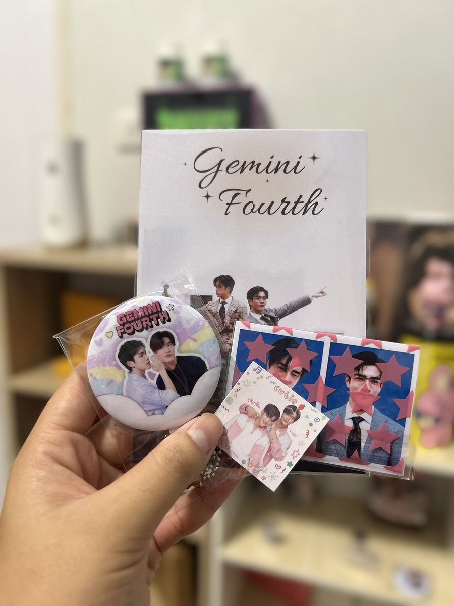 ⟡.· Giveaway by . · ꒱ 

☆ 1 Set  / Person 

· ˚ ༘ ♡ 18 May 2025 🫧
· ˚ ༘ 📍Impact arena 🫧

มารับน้องกันเยอะๆนะค้าบบบบบ💞✨

 #LOLFanFest2025
#GeminiFourth