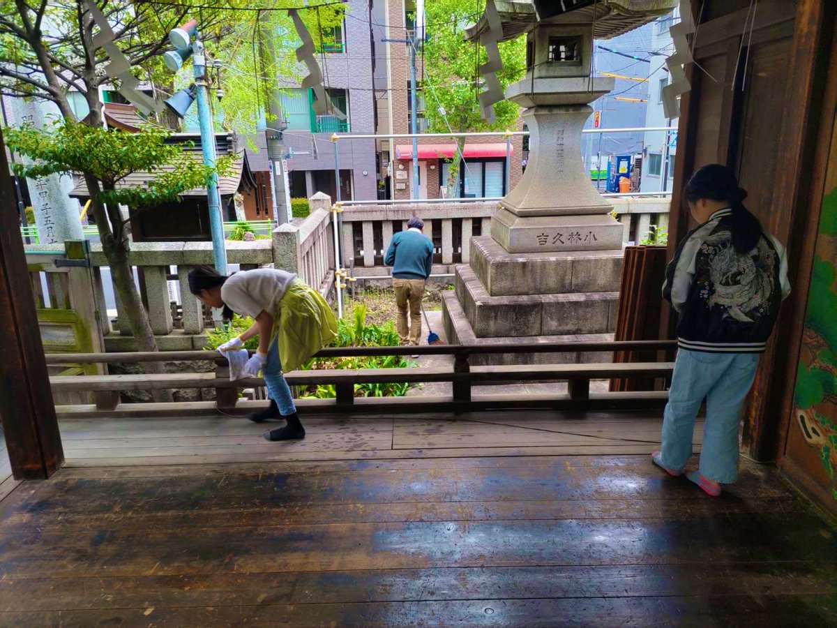 2025年 4月20日(日)

今年は本祭はありませんが、
5月の鉄砲洲稲荷神社例大祭に向け、
氏神様の清掃を氏子の皆さんで行いました。

#中央区