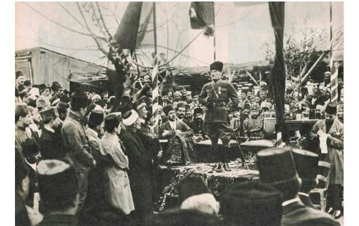 Atatürk 1921;
“Yıllarca mücadele etmek zorunluğunda olsak bile Yunanlıları Anadolu’dan kovmaya kesin şekilde karar verdik. Türkiye Türklerindir! İşte milliyetçilerin ilkesi budur. Biz hukukumuzu savunma için mücadeleye devam etmeye karar verdik” 🇹🇷

#TürkiyeTürklerindir 🇹🇷