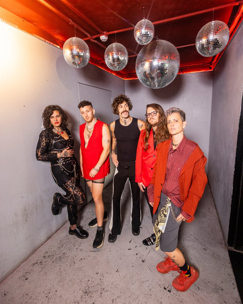 LONDON, baby! Hoje a gente toca no Jazz Café, no La Linea Festival! Portas abrem às 19:00 - ingressos no dice.fm. Nos vemos lá!
--
LONDON! Today we play at Jazz Café, at La Linea Festival! Doors 19:00, tickets at dice.fm. See you!

📸: Victor Balde