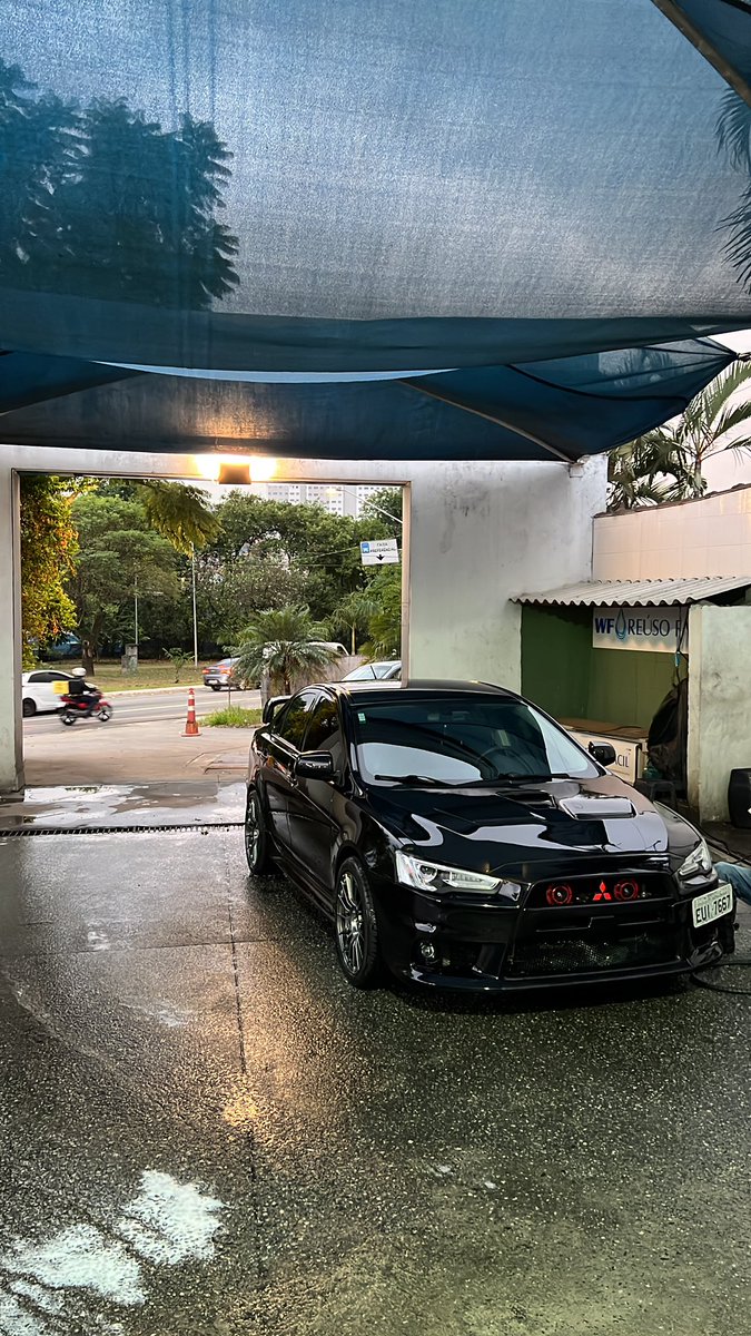 cheguei pra lavar o carro = céu limpo

carro fica pronto lindo limpo = chuva instantânea