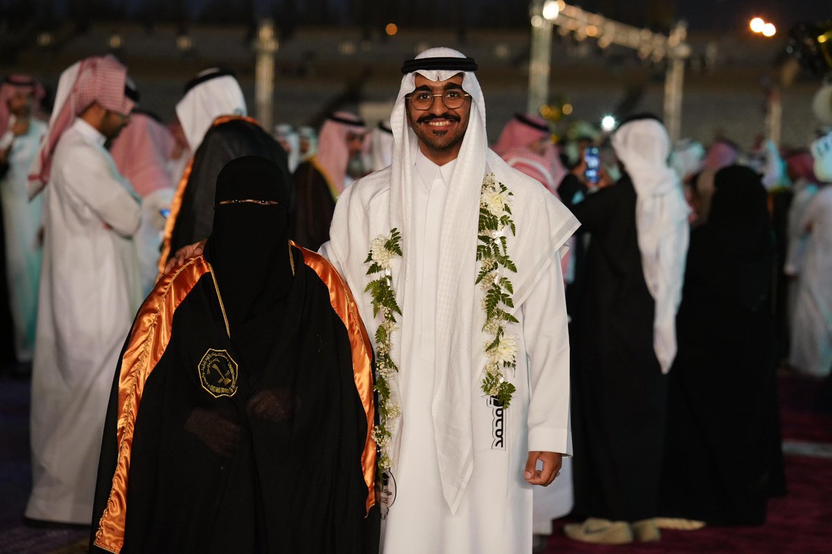 كان الفرح ثوبي الجديد
لقياك عندي يوم عيد 🤍