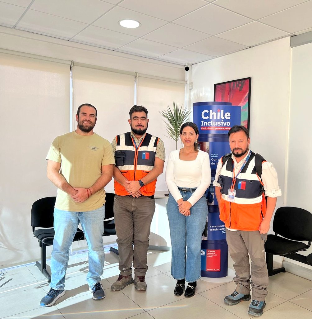 Directora <a href="/Senadis_Atacama/">Senadis Atacama</a> junto al Director de <a href="/SenapredChile/">SENAPRED Chile</a> #Atacama se reunen para evaluar iniciativa de trabajo que permita abordar líneas de Discapacidad y Accesibilidad Universal para la Región de Atacama.