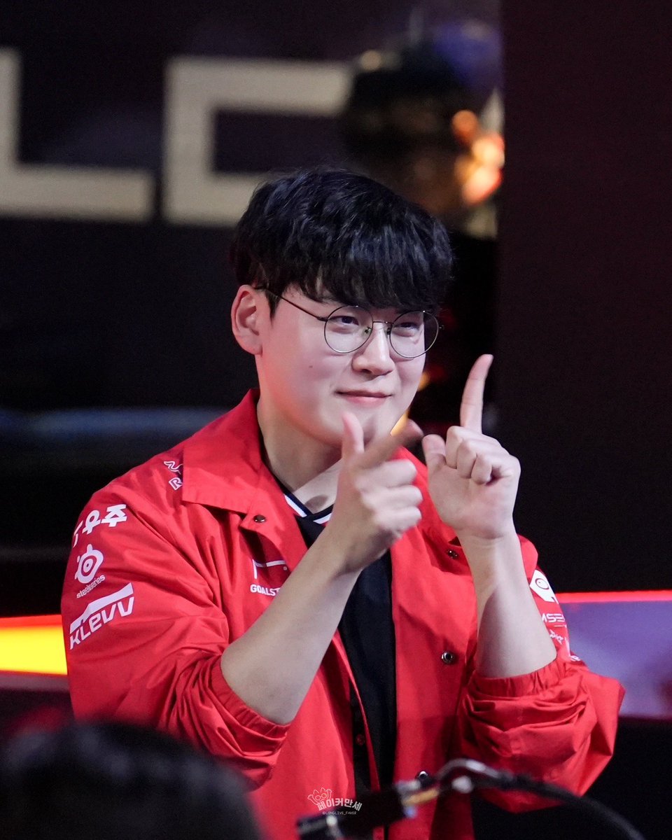 LONGLIVE_FAKER's tweet photo. 250425 vsDK

구시안 따당따당🔫🔫🐻

#Gumayusi #구마유시 https://t.co/hhb6wki7HX