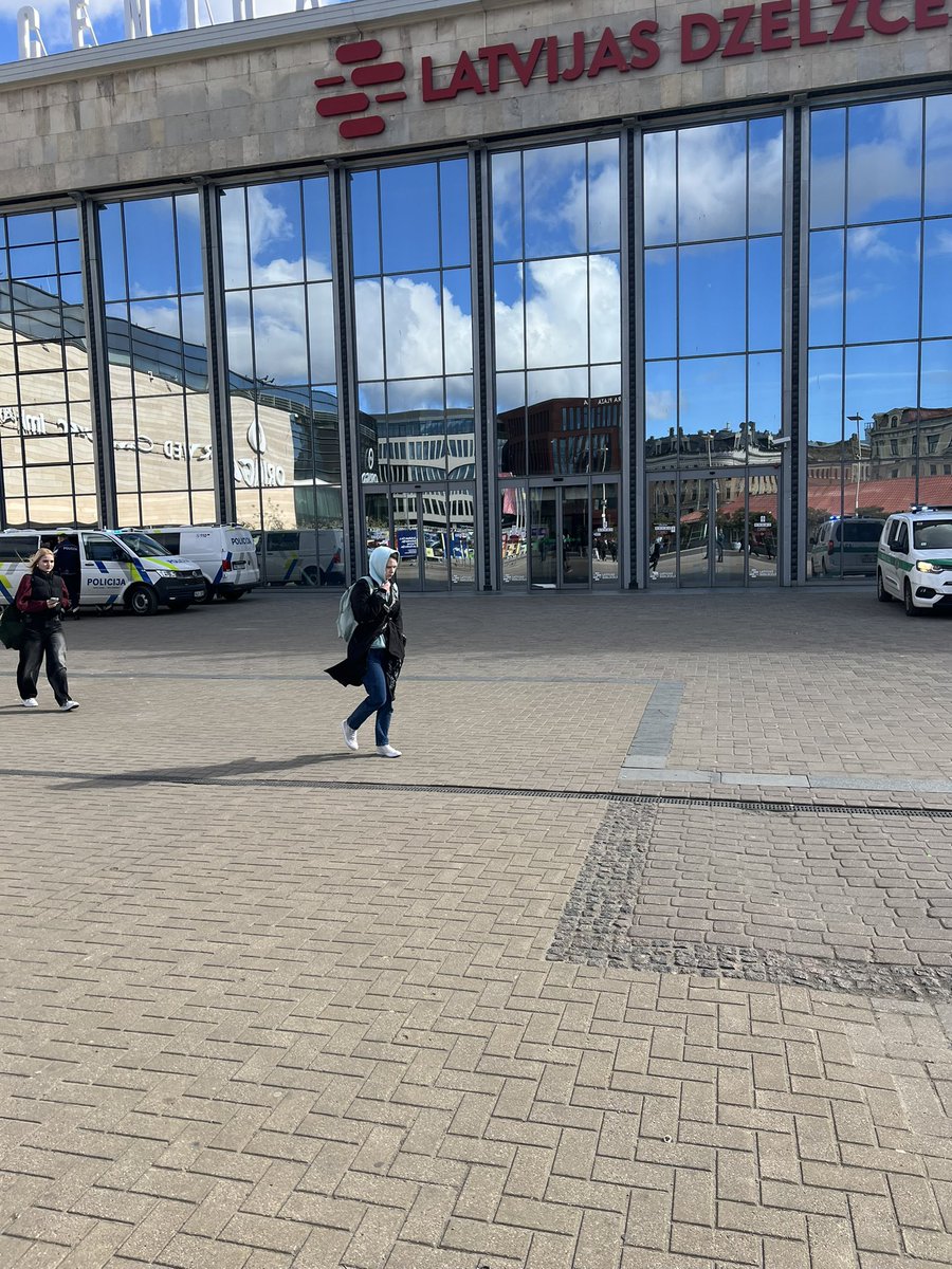 Cerams, šie uz palikšanu. Vismaz placis cilvēkiem draudzīgāks. Nu jau 2ned laikā te trešo reizi, vienmēr ksdu ekipāžu redzu dežūrējam. Paldies!