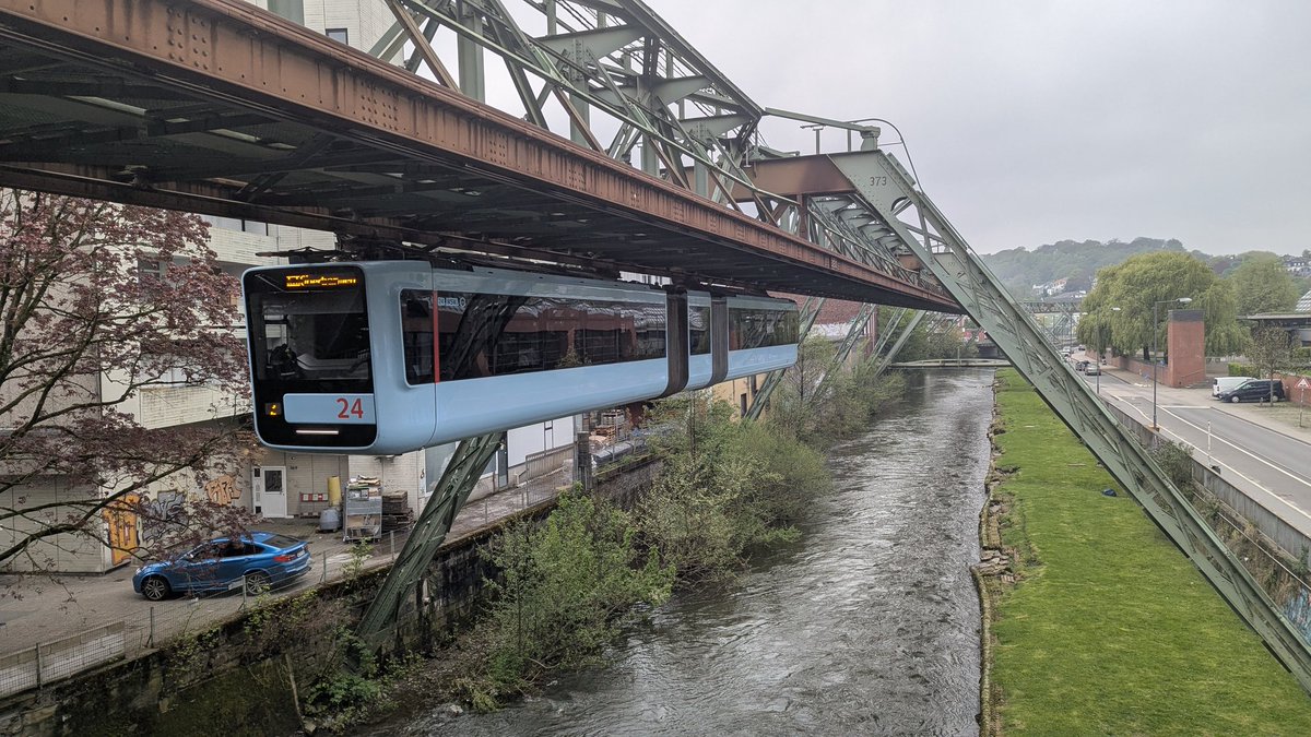 Wuppertal 🇩🇪

A great couple of hours exploring the Schwebebahn, certainly a more unique system which is far busier than I thought it would be 😂

Great to meet up with <a href="/penguinh_/">penguin</a> too, have a safe rest of your journey!