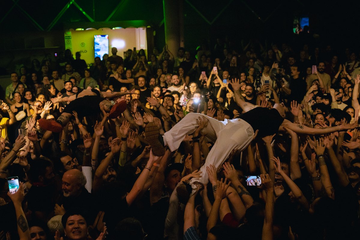 HOJE EM AMSTERDAM! Te esperamos no Toekomstmuziek! Portas abrem às 19:00 - 🎟️ em eventbride.com
--
TODAY IN AMSTERDAM! See you at Toekomstmuziek! Doors open 19:00 - 🎟️ in eventbride.com

📸: Lucca Mezzacappa e Íris Zanetti