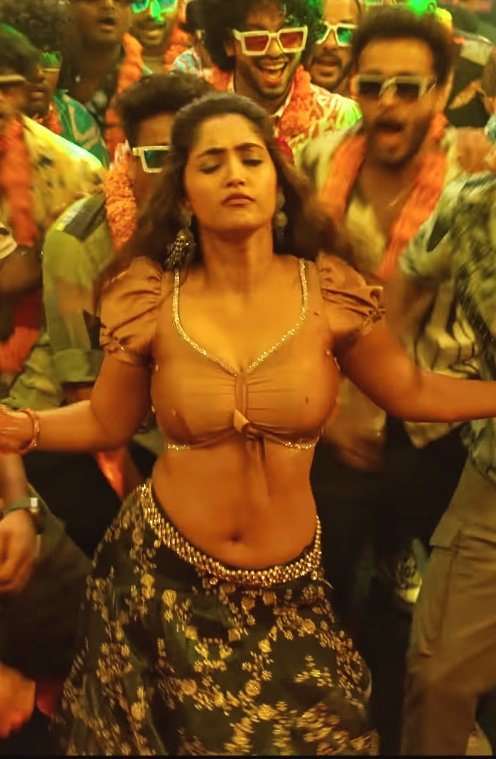 GpYn41oagAAdxdc?format=jpg&name=900x900