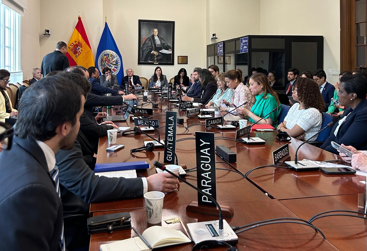 Misión España OEA (@espoea) on Twitter photo Dialogo del Secretario General <a href="/Almagro_OEA2015/">Luis Almagro</a> y los Estados Miembros de la <a href="/OEA_oficial/">OEA</a> con el Director de la <a href="/AECID_es/">AECID</a>, <a href="/anton_leis/">Antón Leis</a>, sobre el presente y futuro de la cooperación de 🇪🇸#España con la región de las Américas.
#EspañaEnLaOEA #SomosCooperación Dialogo del Secretario General <a href="/Almagro_OEA2015/">Luis Almagro</a> y los Estados Miembros de la <a href="/OEA_oficial/">OEA</a> con el Director de la <a href="/AECID_es/">AECID</a>, <a href="/anton_leis/">Antón Leis</a>, sobre el presente y futuro de la cooperación de 🇪🇸#España con la región de las Américas.
#EspañaEnLaOEA #SomosCooperación