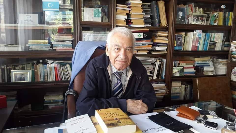 Ömrünü Irak Türklüğüne adamış, mücadele insanı, Türkmeneli’nin kıymetli isimlerinden Dr. Nefi Demirci’yi vefatının sene-i devriyesinde rahmetle yâd ediyorum.

Mekanı cennet, ruhu şâd olsun 🤲🏻